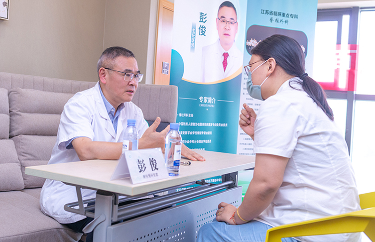 粽香飄端午 義診暖人心——寶安控股集團開展健康義診活動